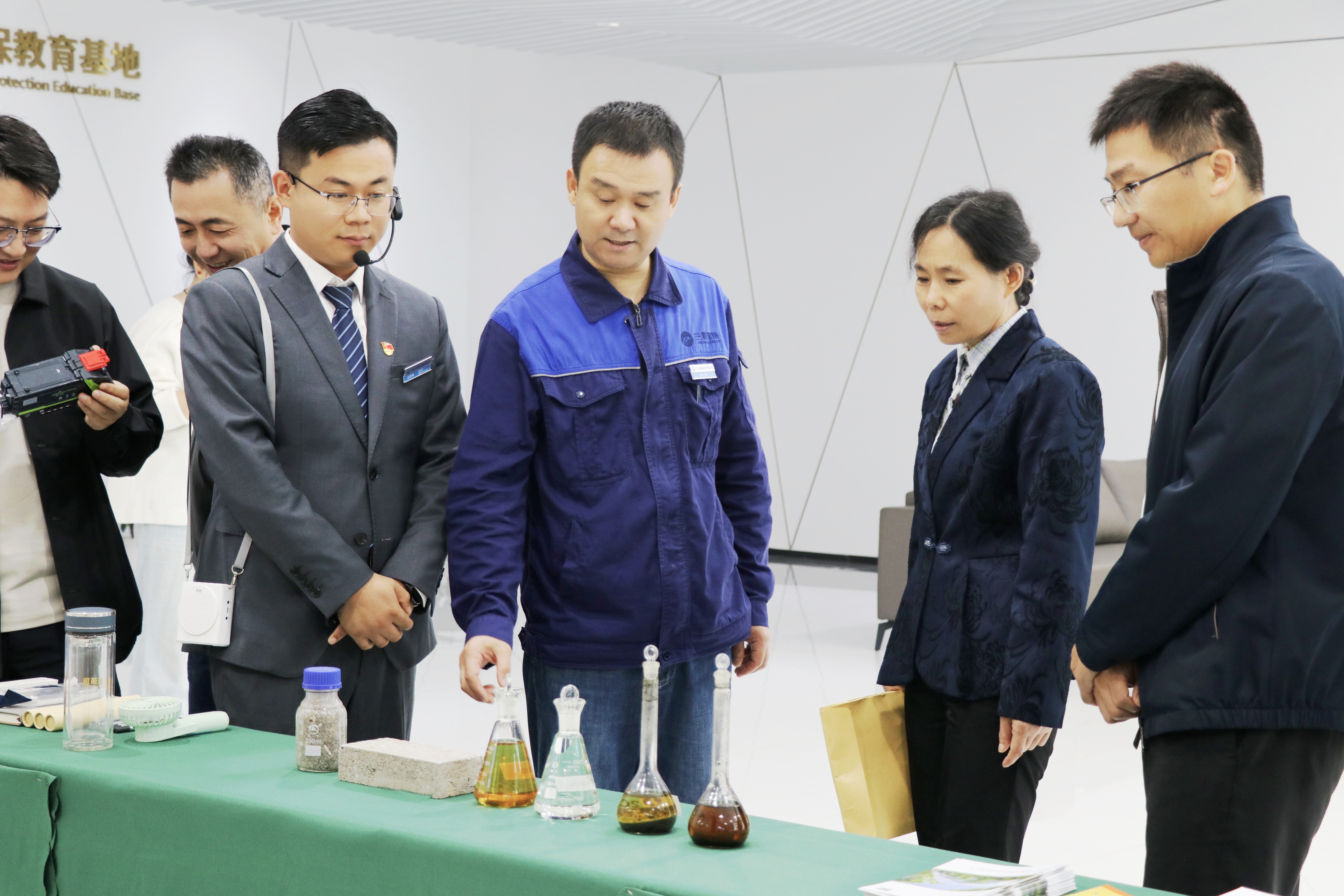 10月17日，安徽省生態(tài)環(huán)境廳調(diào)研六安三峰公司 為環(huán)保教育基地注入新動(dòng)能.jpg